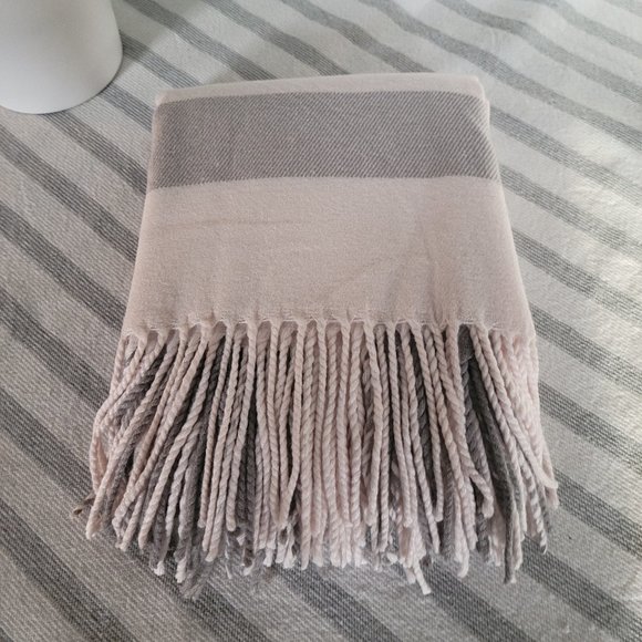 Indigo NWT Reading Cozy - Picture 1 of 6